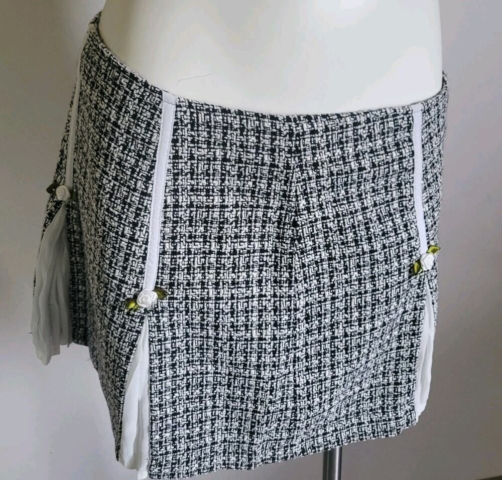 Womans Sz. L Geometric Tweed Floral Ruffle Mini Skirt Feminine Fun